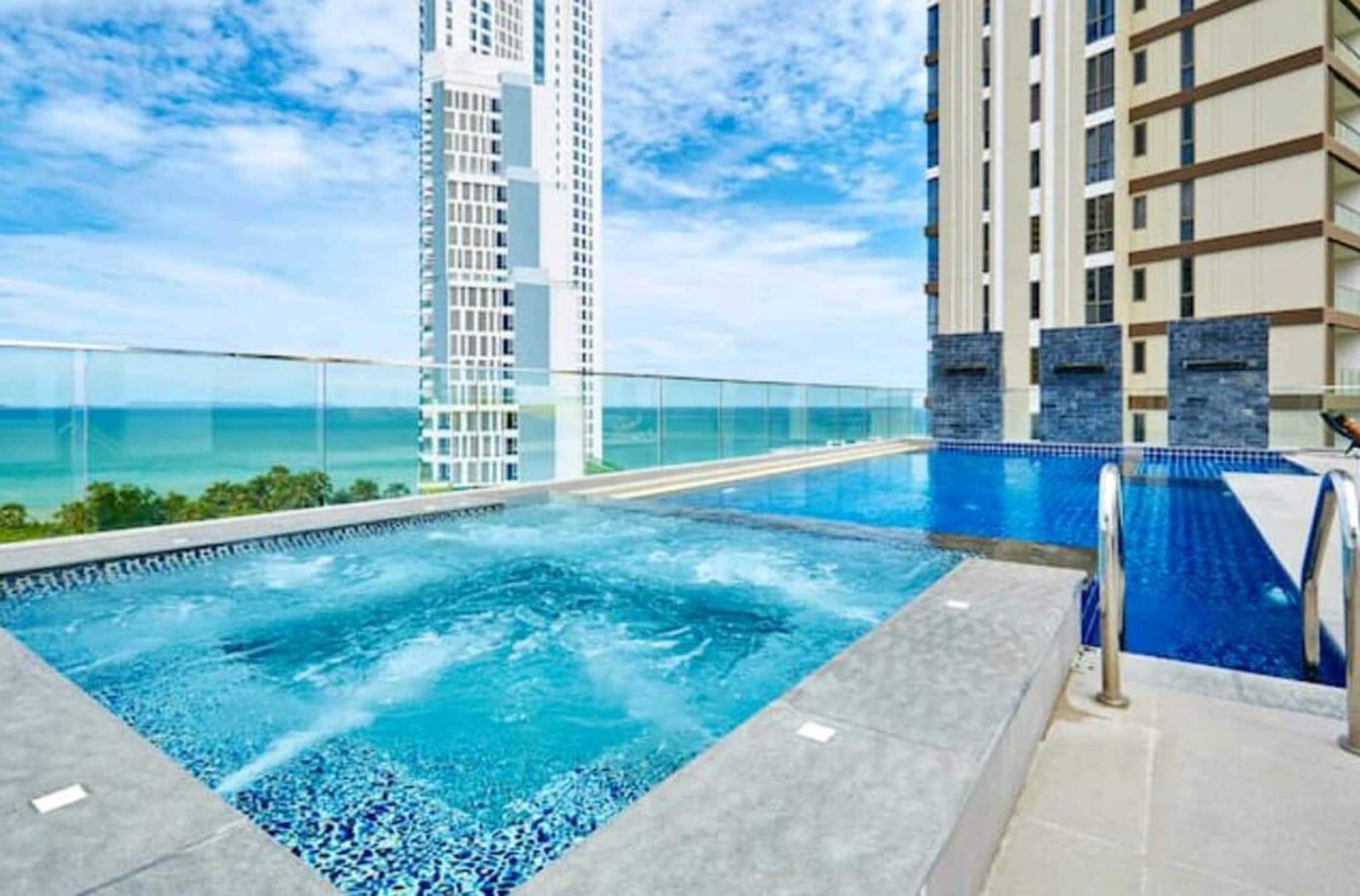 Serenity Pattaya Beach Exterior photo